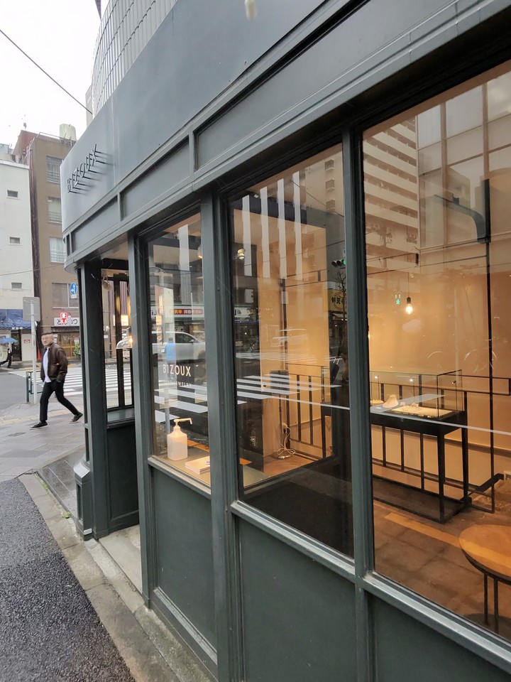 BIZOUXの店舗の外観