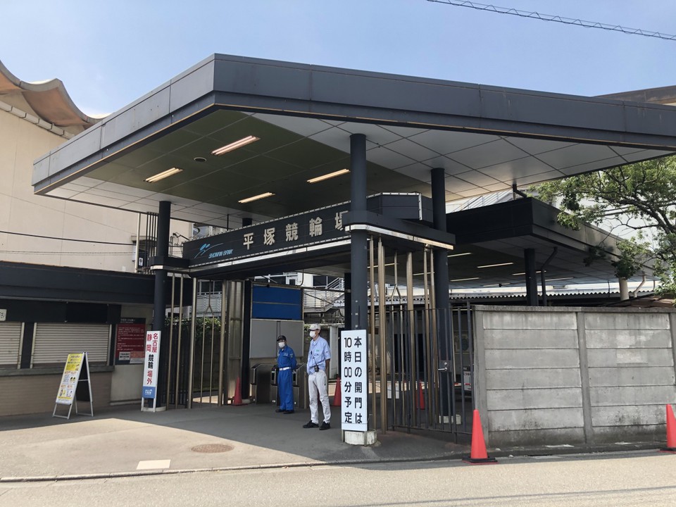 競輪場の東門