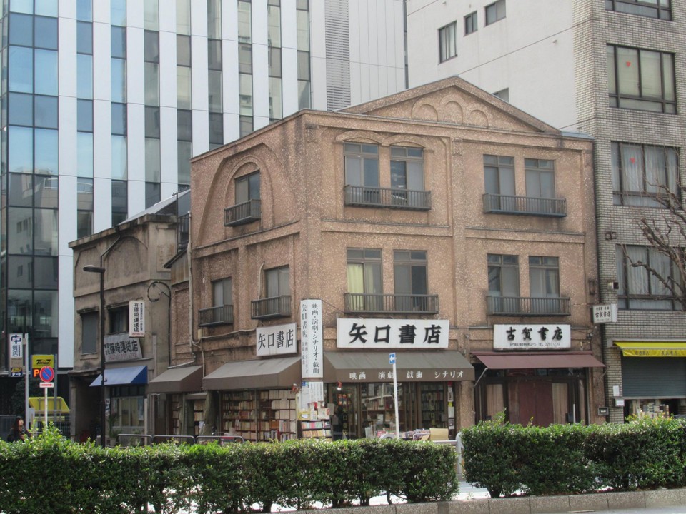 反対(北)側歩道からの様子