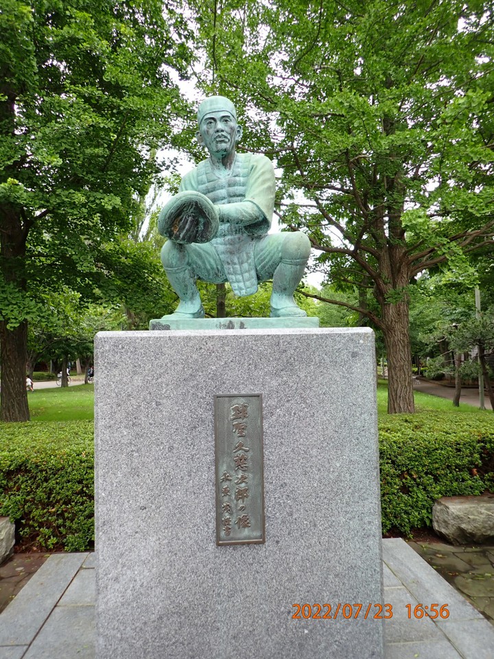 久慈さんの像