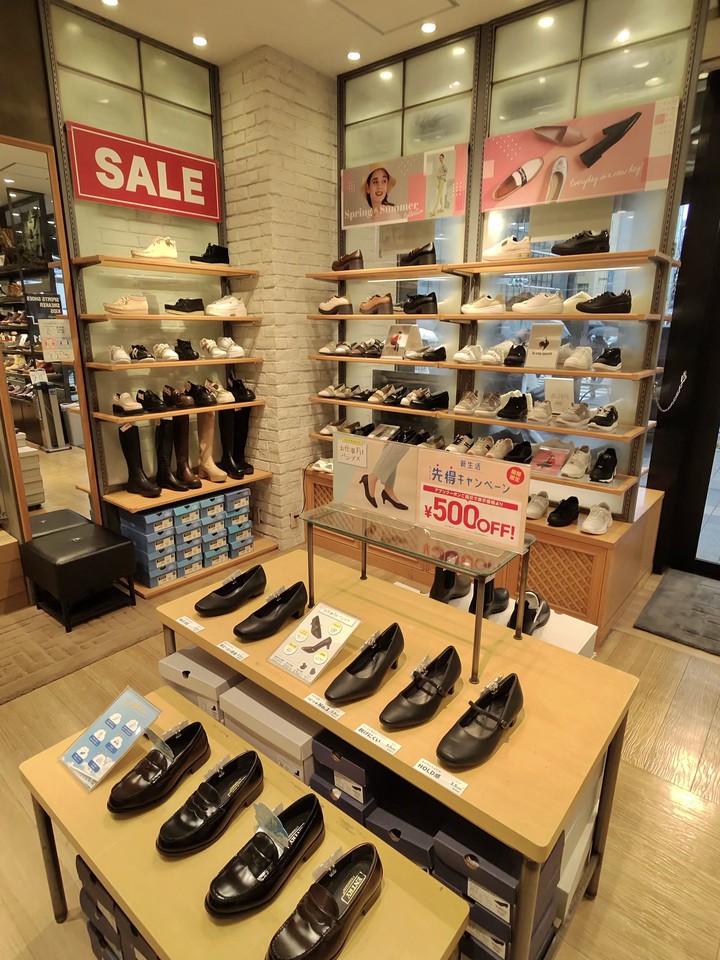 ABC-MART店内の様子