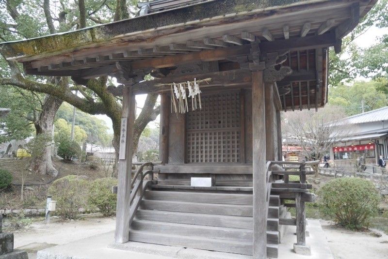 かつては千社札がはられていたみたい。