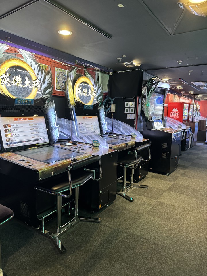 TAITO STATIONの店内のアーケードゲーム