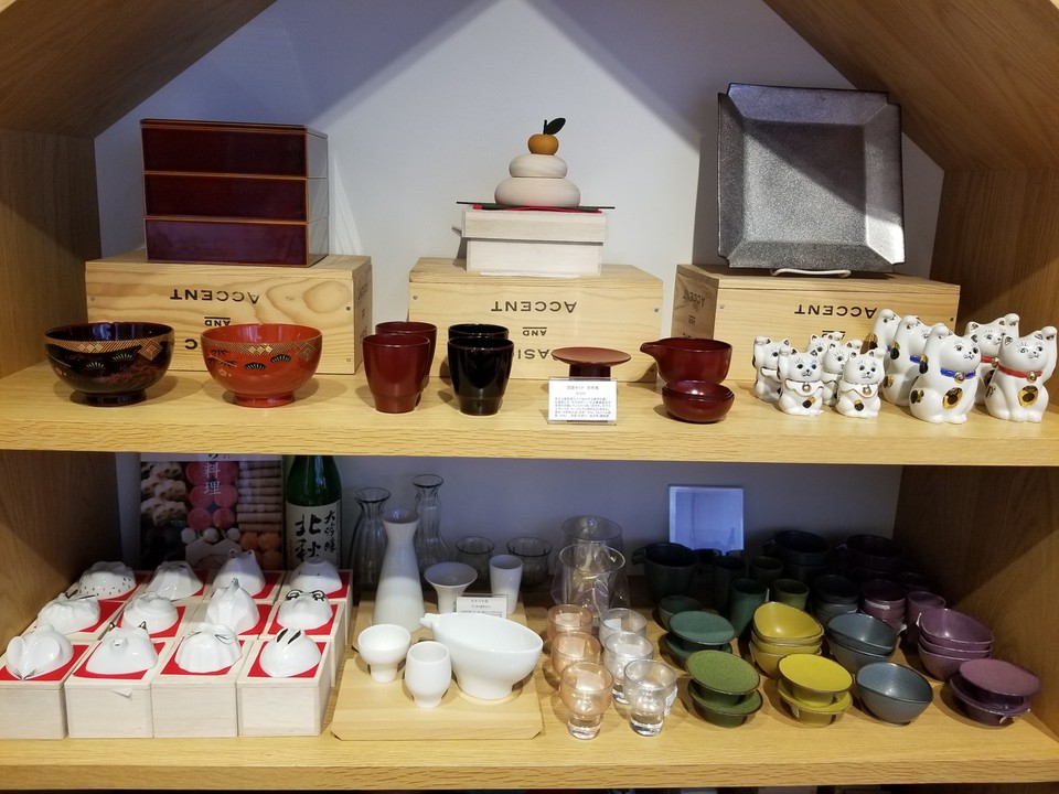 ベーシックアンドアクセント自由が丘店の内観画像。