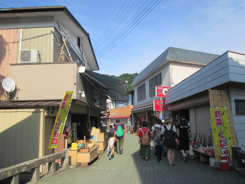 お土産屋街です
