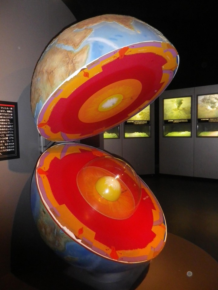 火山博物館内（地学展示室）