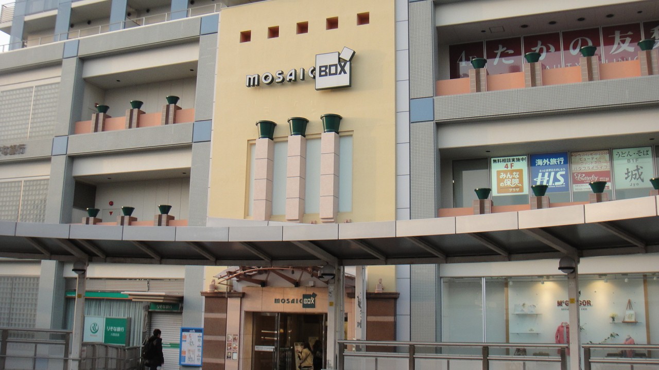 阪急川西能勢口とは2階でつながっています