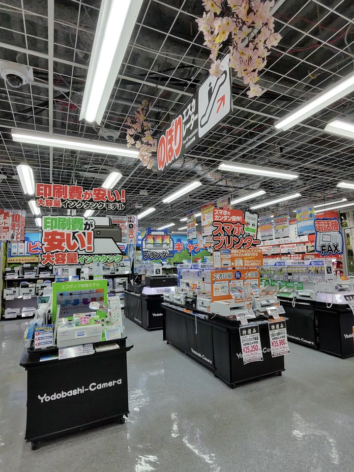 ヨドバシカメラの店内の売り場の様子