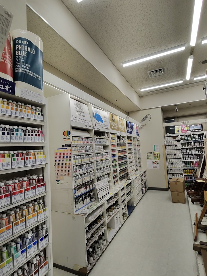 世界堂新宿本店の絵の具売場