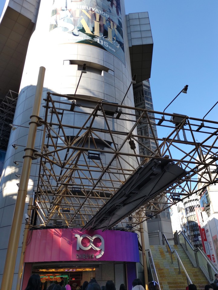 入口でイベントやってたりする