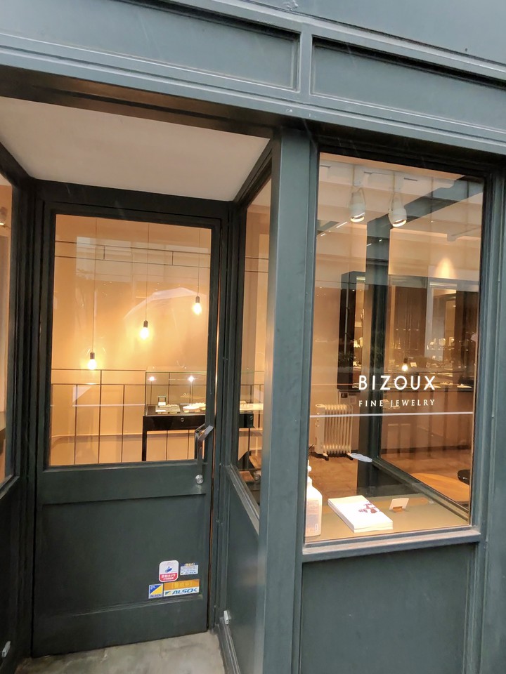BIZOUXの店舗の外観