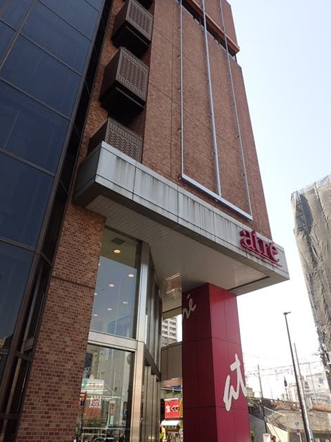 建物の外から