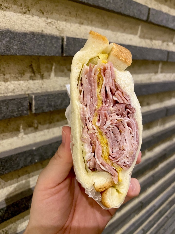 日替わりサンド。ハムいっぱい