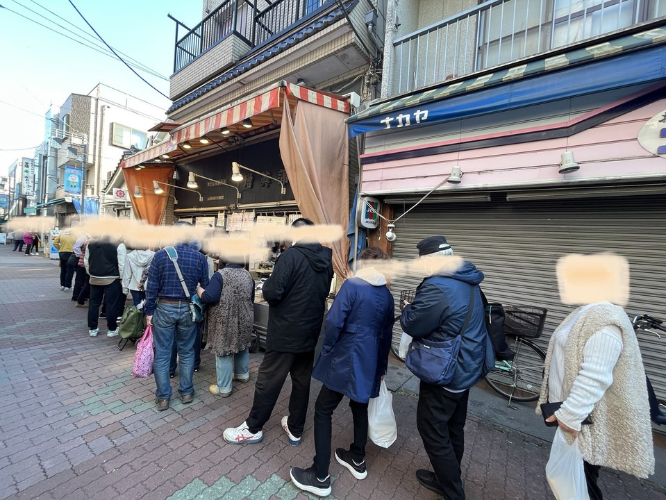おでんを求める大行列