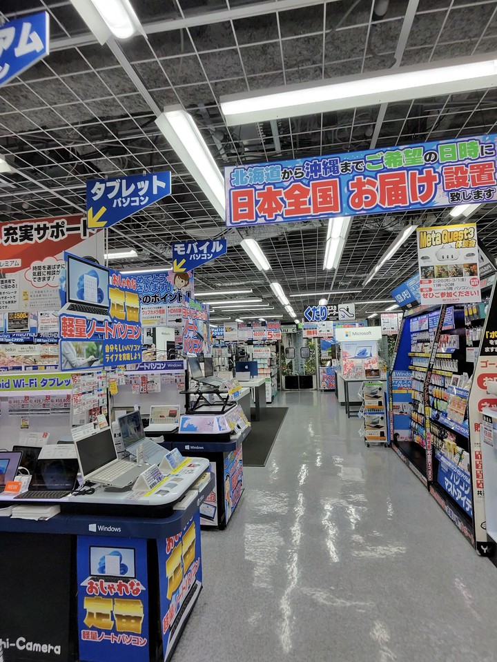 ヨドバシカメラの店内の売り場の様子
