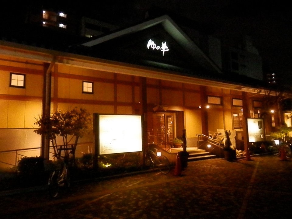 通りから少し入って住宅街の中にありました。