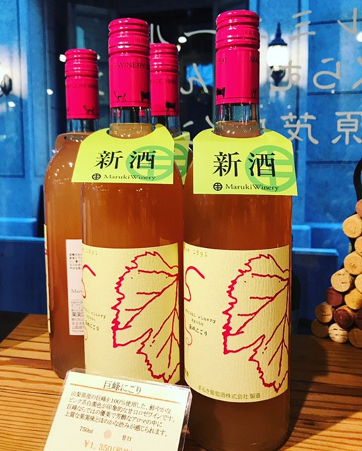 様々な価格帯のワインが売っています