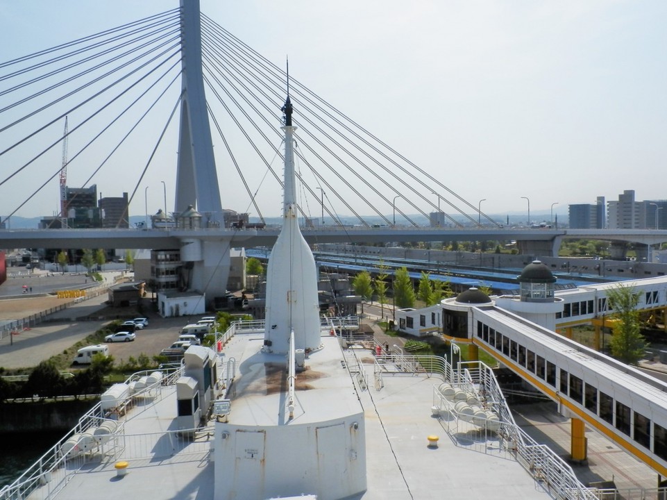 煙突展望台から船尾風景