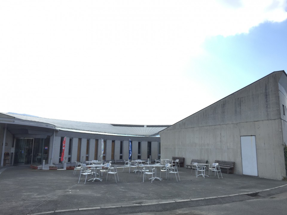 エントランス方向から。