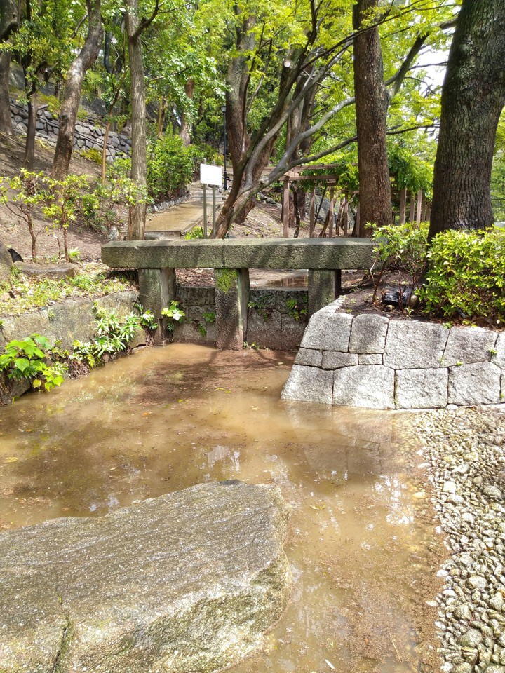 公園敷地内にある”神田上水取水口の石柱” （遺構）
