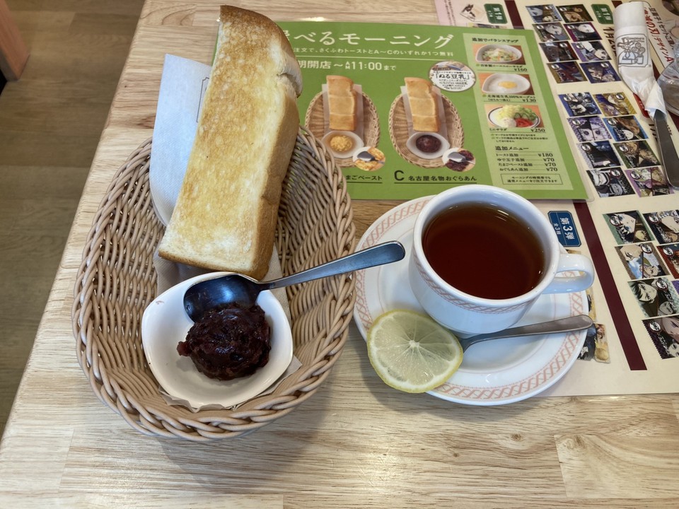 モーニングはお決まりのあんこトースト