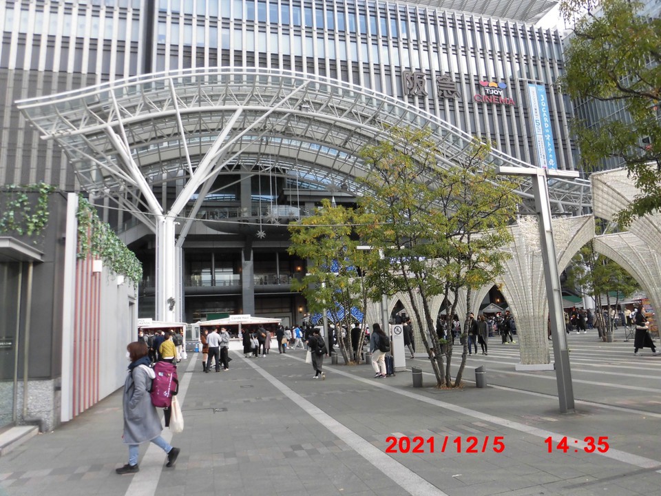 JR博多駅前広場から見えるロゴ