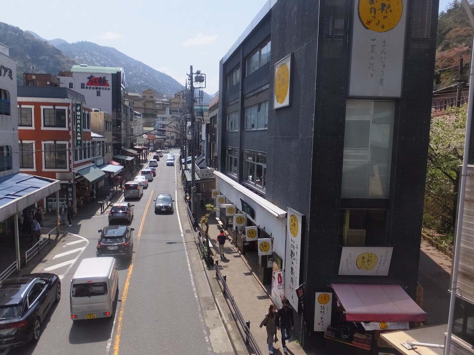 駅から降りてすぐの建物です。