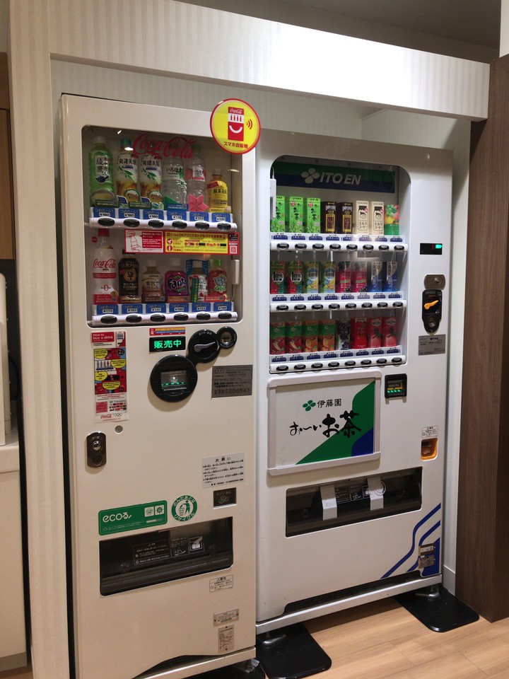 新宿高島屋内の自動販売機