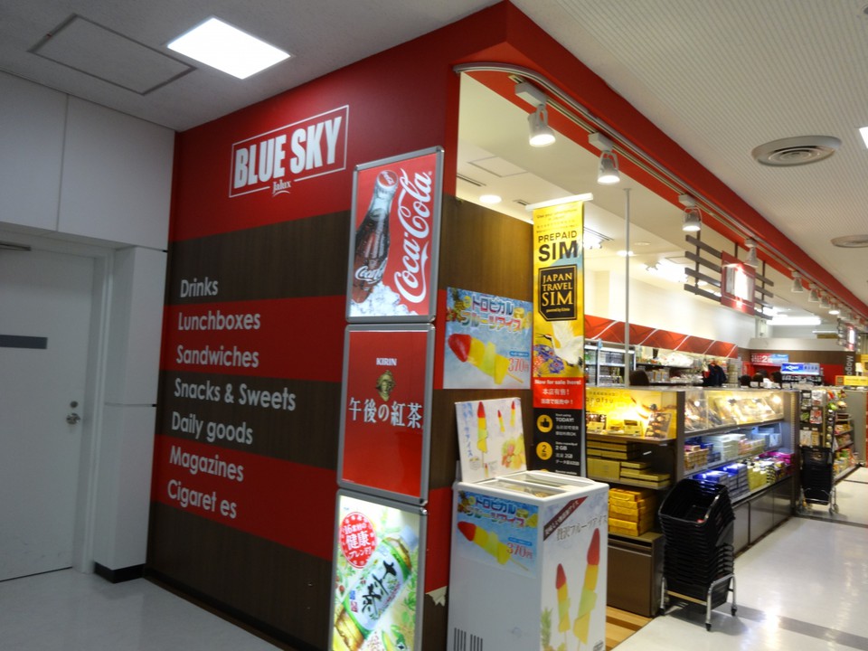 JAL系の赤色が目印のお店