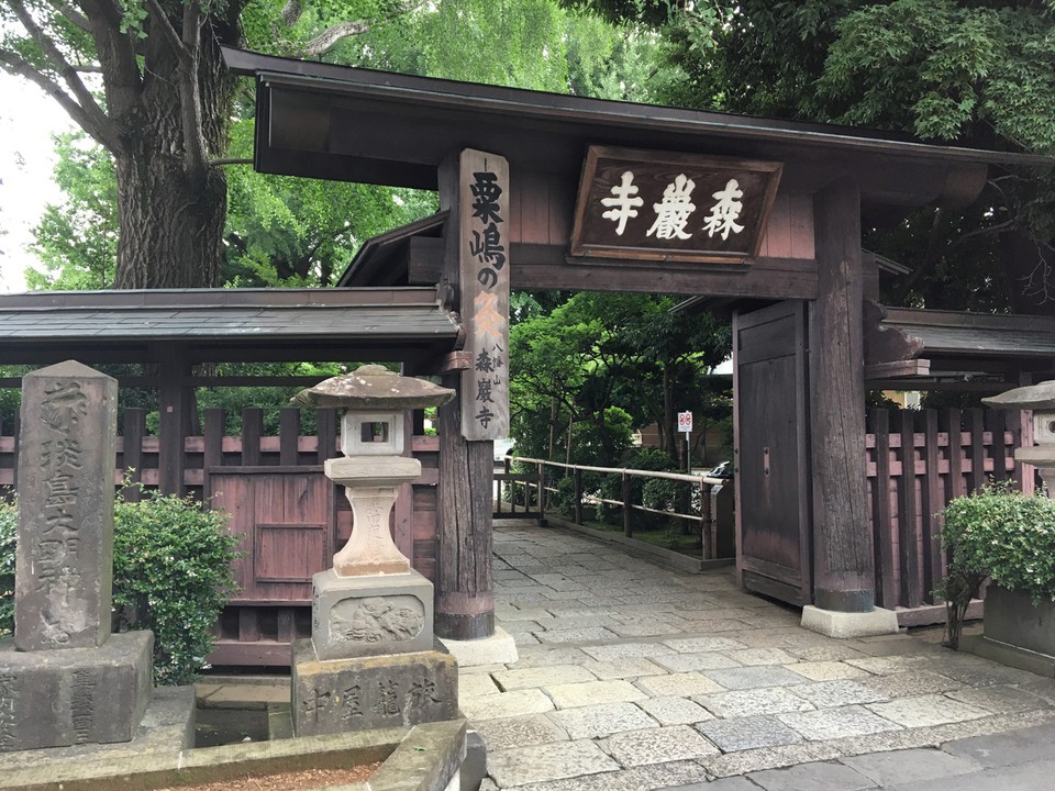 堂々とした門