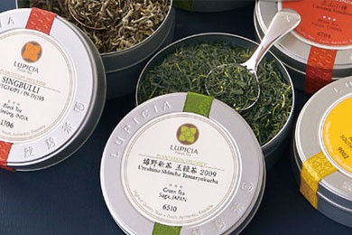LUPICIAの茶葉が入った缶