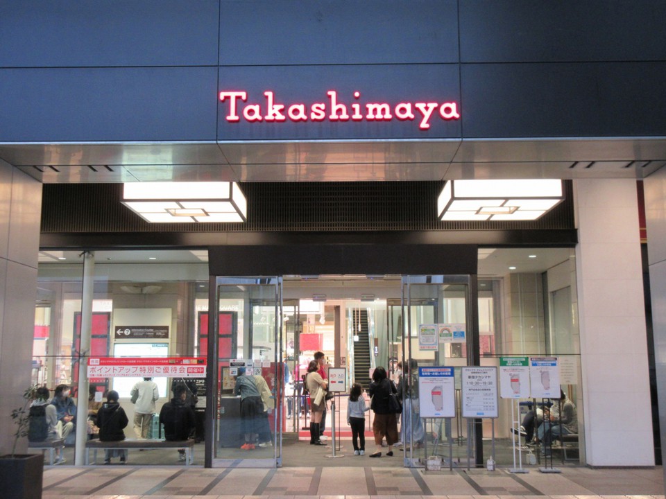 JR新宿駅から屋外に出なくても行けます