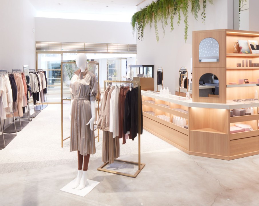 チャコット代官山本店のショッピングフロア