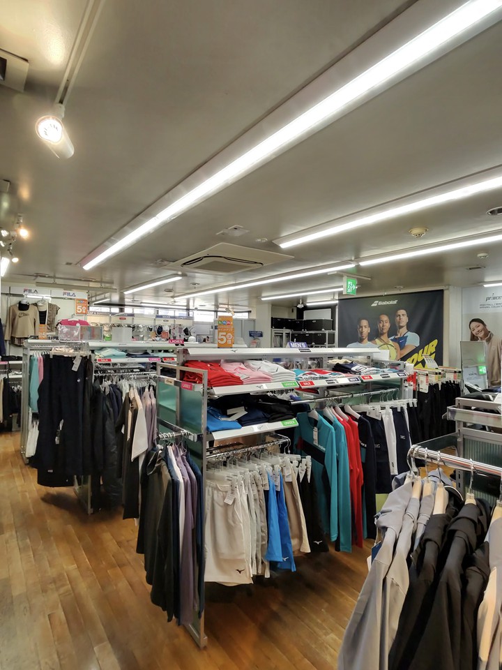 WINDSOR RACKETSHOPの店舗の店内の様子