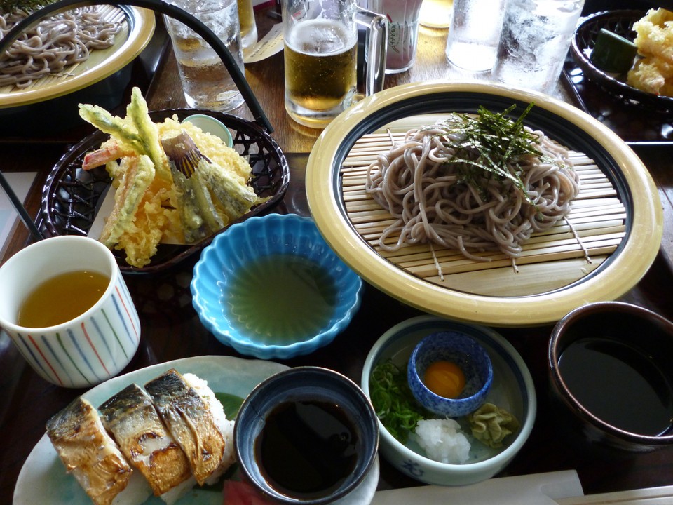 昼食　２１０円追加して天ざる定食