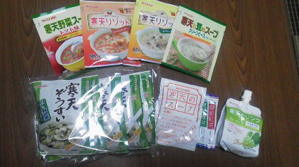 購入品の一部。なお下段の右側３点がおまけの品です。