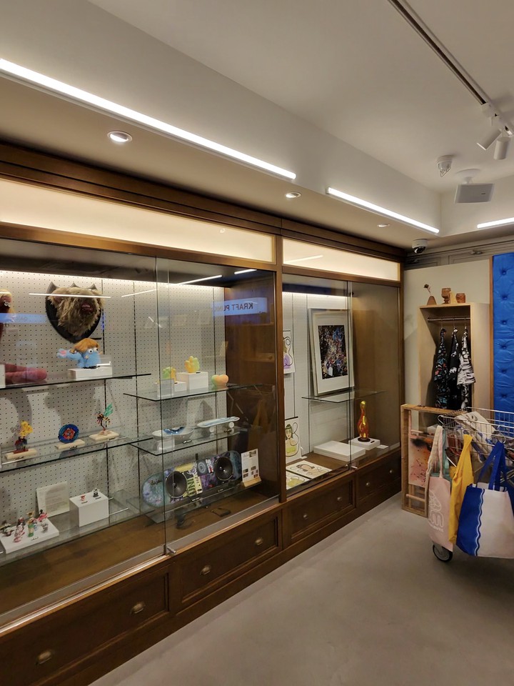 BEAMS JAPANの店舗の店内の売り場の様子