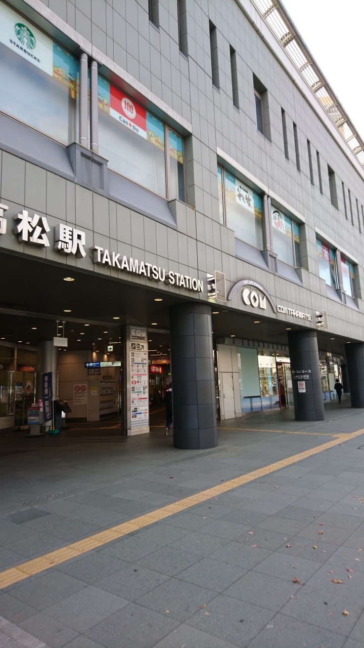 2階に書店やカフェがある