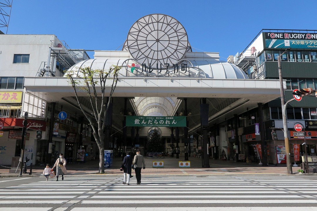 「ガレリア竹町」、中央通り沿いの入口に貫禄があります