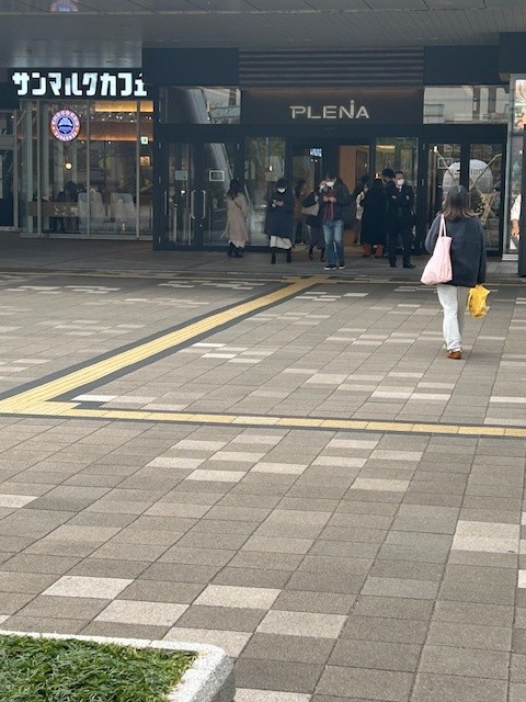 飲食店が多く便利。