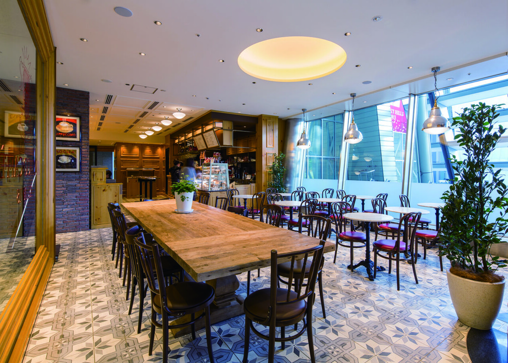 ANTICO CAFFÈ AL AVIS六本木ヒルズのおしゃれな店内風景