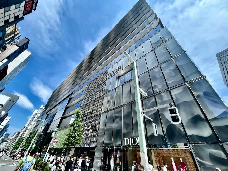 GINZA SIXビル外観画像。