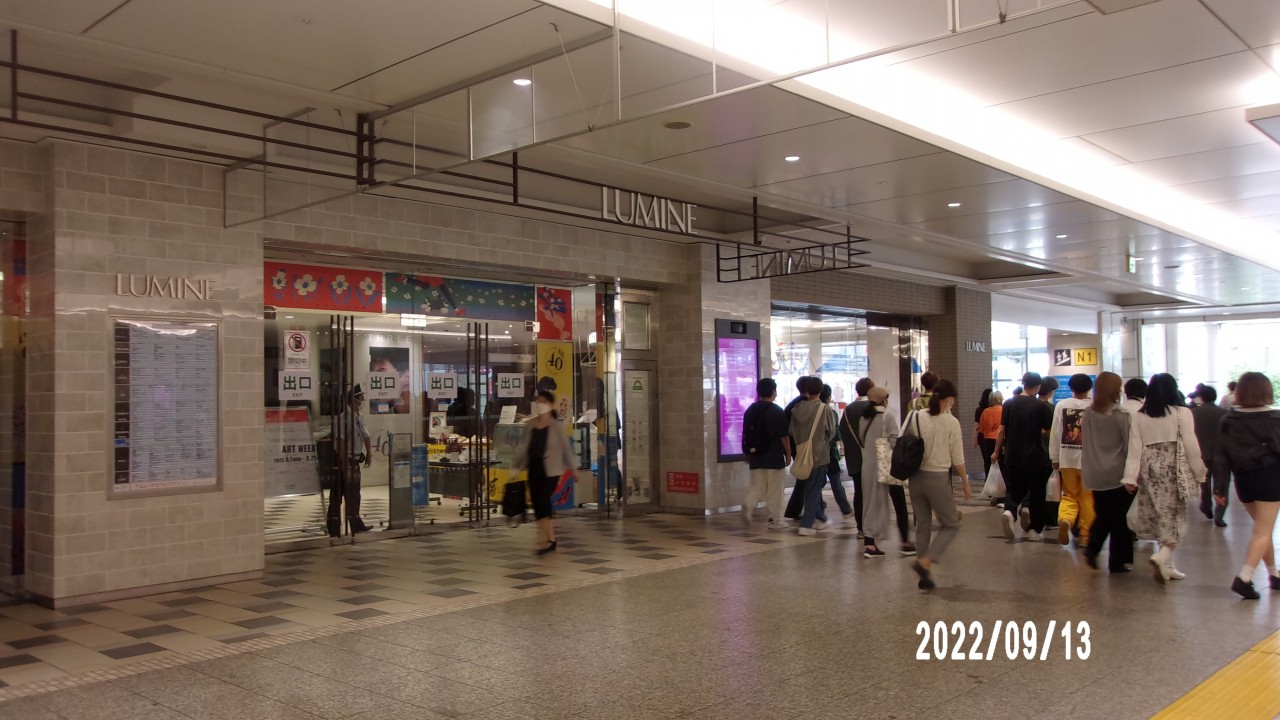 駅の通路からの入り口です。