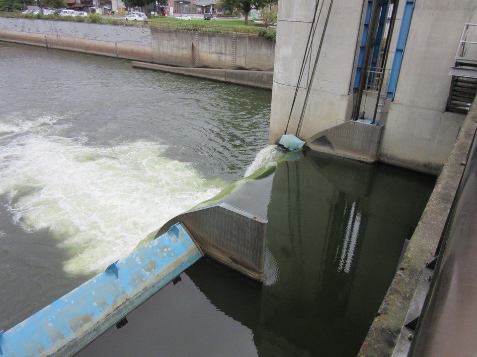 諏訪湖の流出箇所は此処だけです