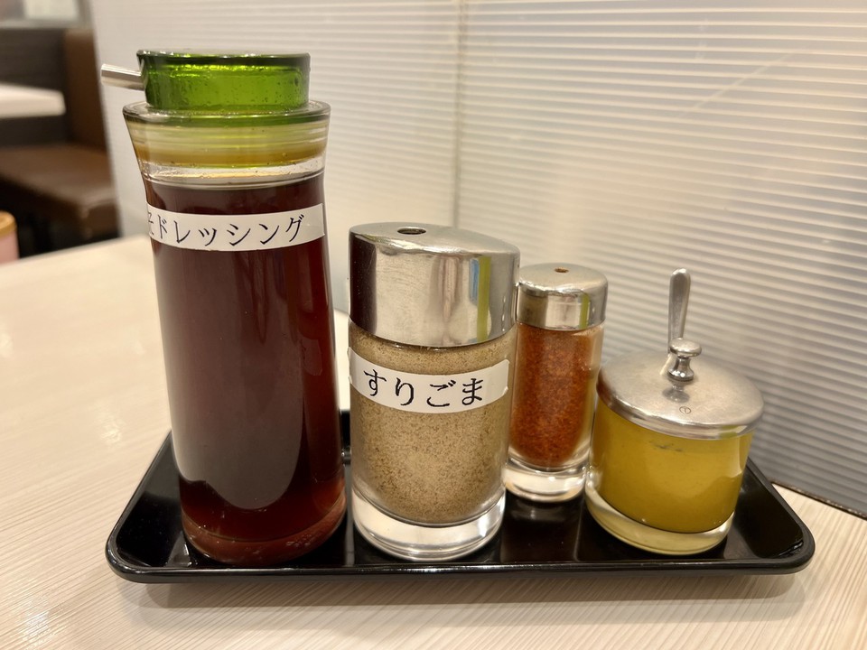 卓上のドレッシング類