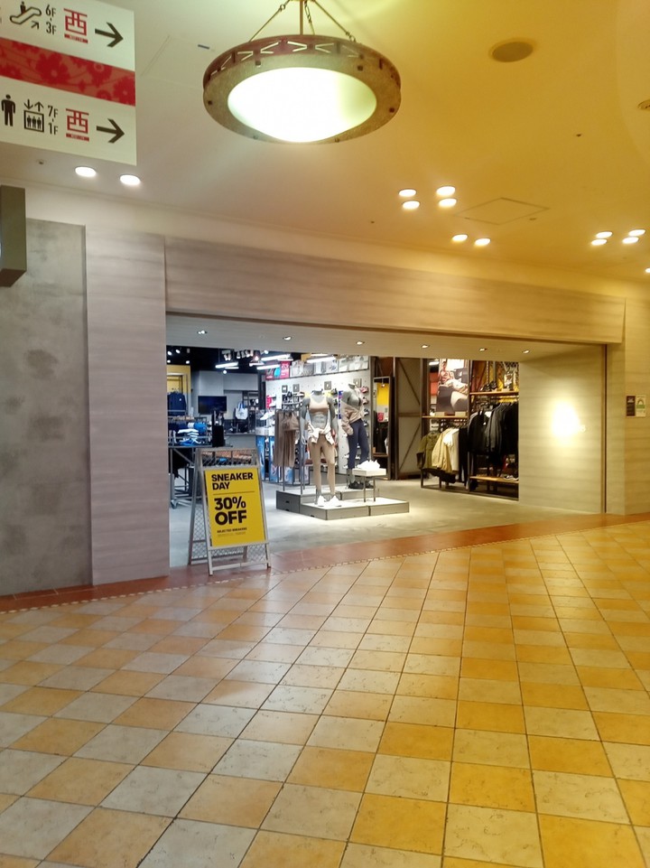 アディダスパフォーマンスセンター (アクアシティお台場店)