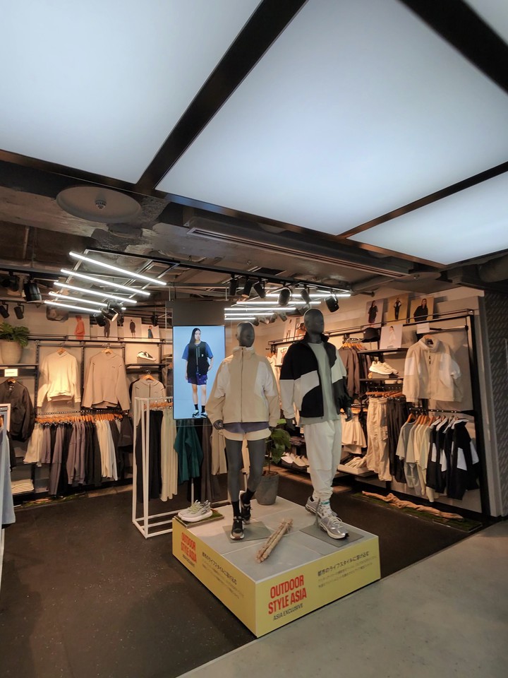 UNDER ARMOUR BRAND HOUSEの店舗の入口の様子