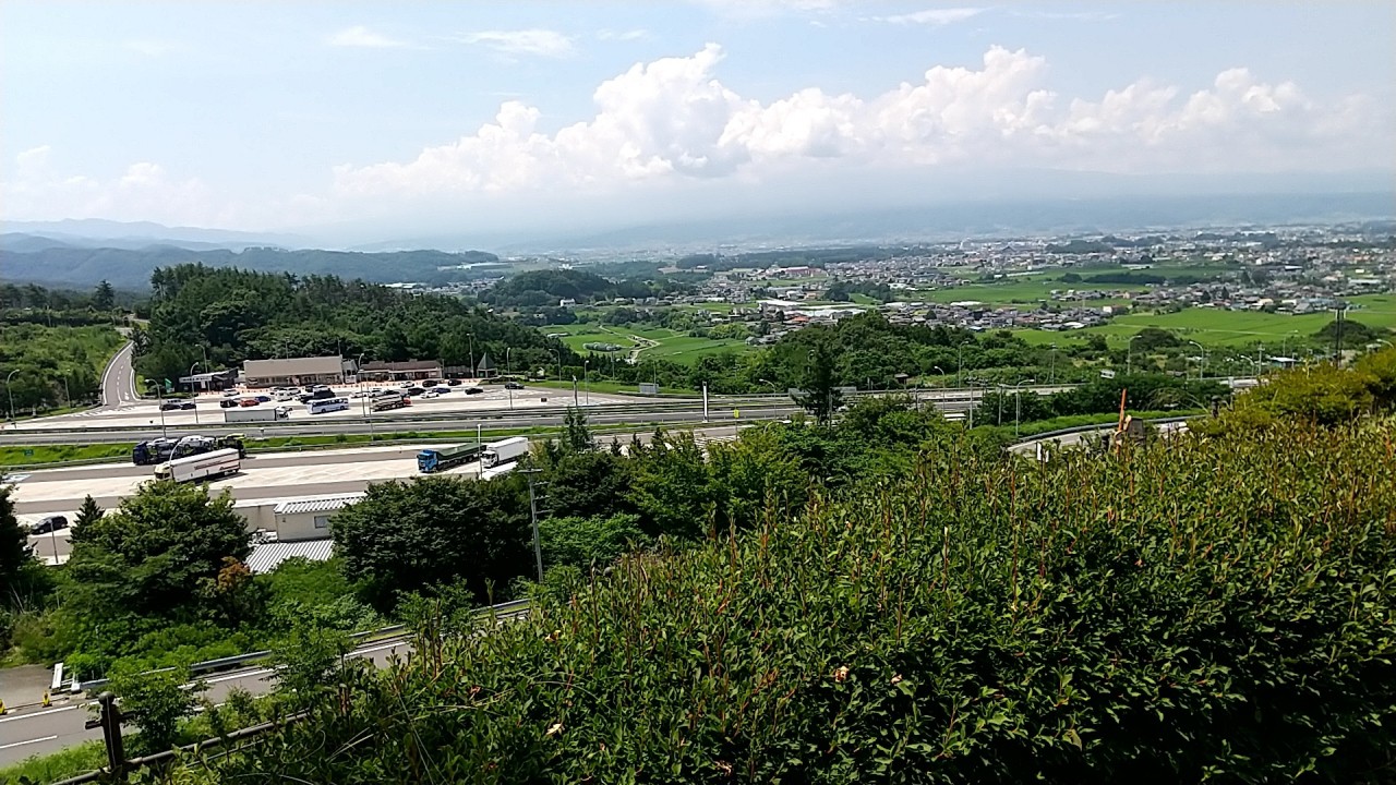 エスカレータを上がりますと景色が広がります