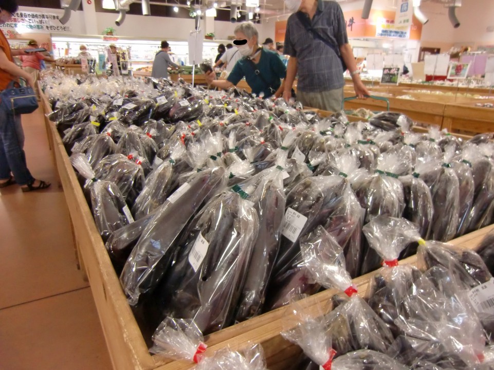 秋茄子がいっぱい並べられてます