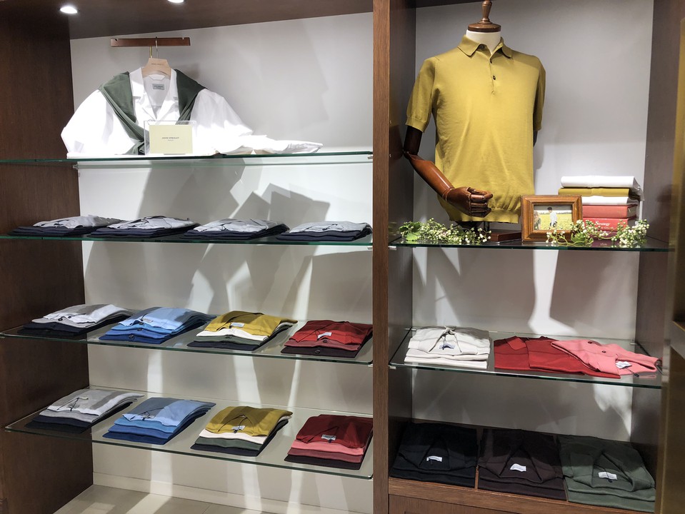 ジョンスメドレー大阪店の内観画像。